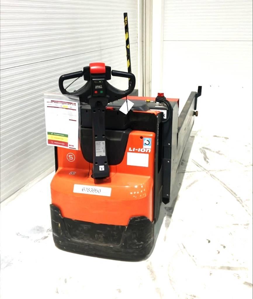 Toyota LWE200 + tugger Hand pallet truck