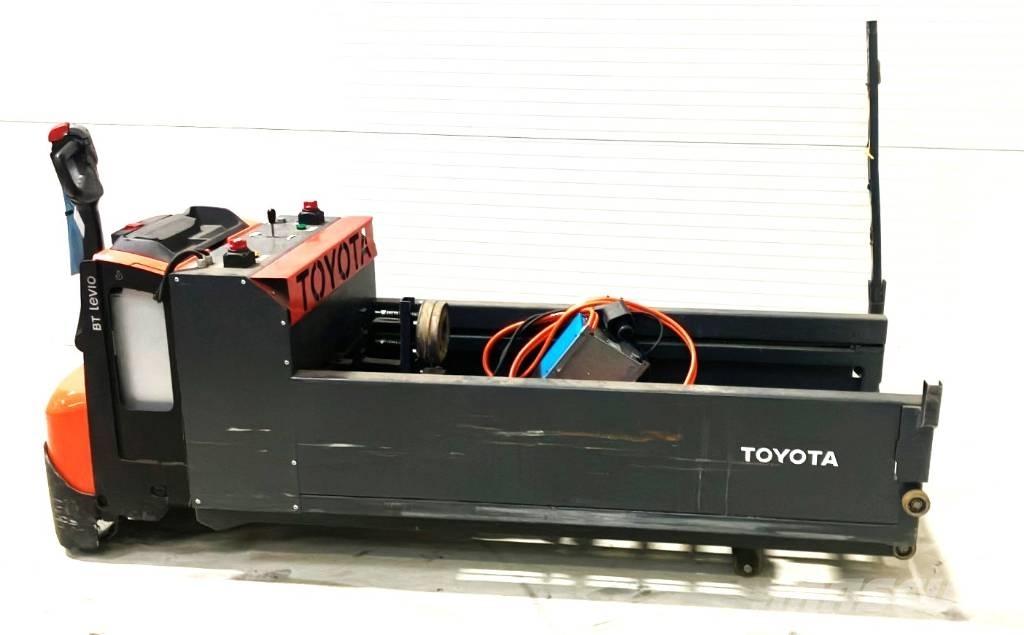 Toyota LWE200 + tugger Hand pallet truck