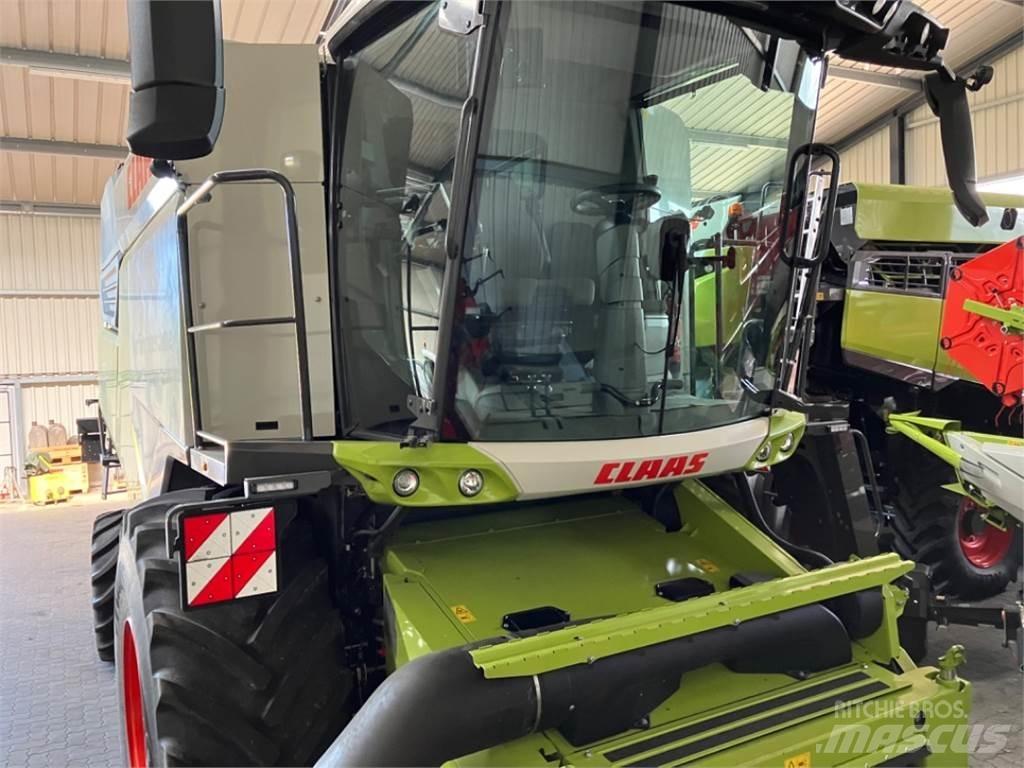 CLAAS TRION 730 Combine harvesters