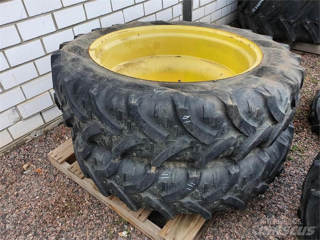 Kleber 270/95R32 Tyres, wheels and rims