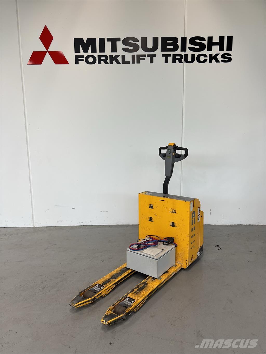 Atlet PLL145 Pedestrian stacker