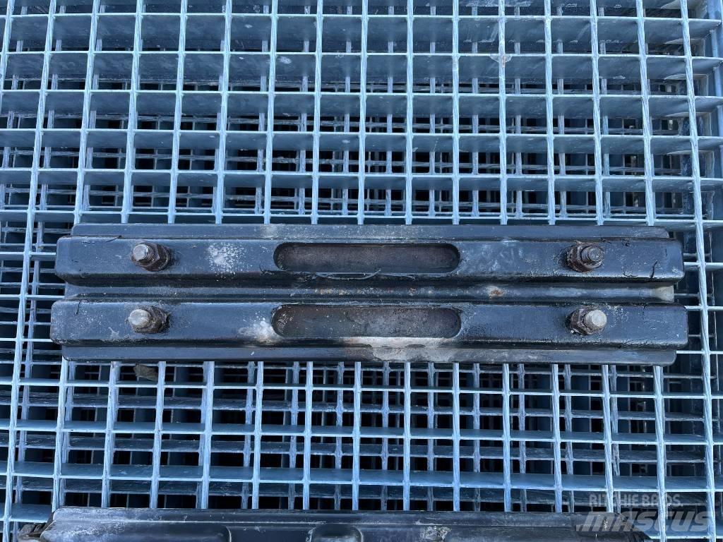  TXD 450A Tracks, chains and undercarriage