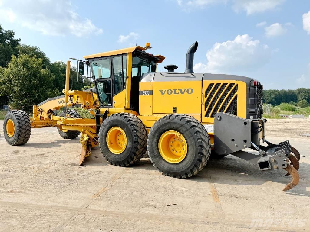 Volvo G970 + RIPPER Graders
