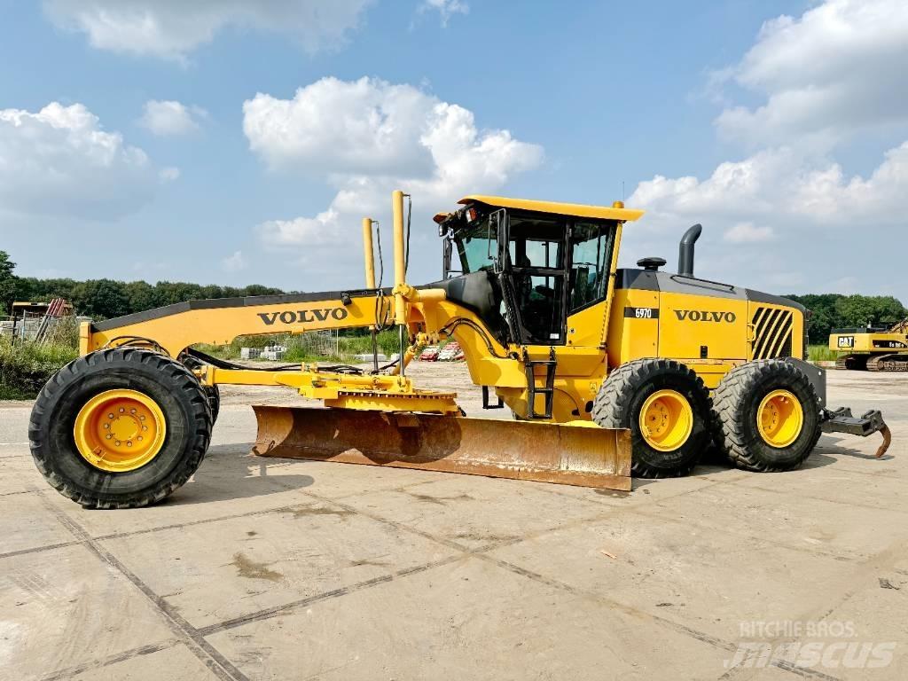 Volvo G970 + RIPPER Graders