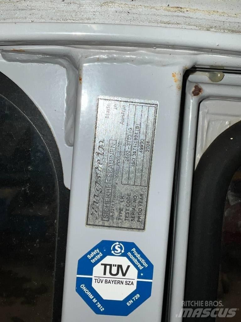 Neuson 2503 / 3503 Cabins and interior