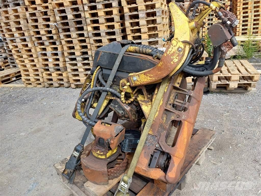 John Deere 480 Harvester heads
