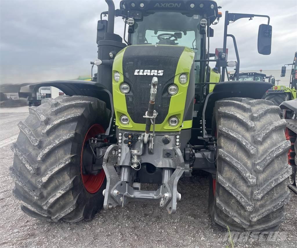 CLAAS AXION 960 TT Tractors