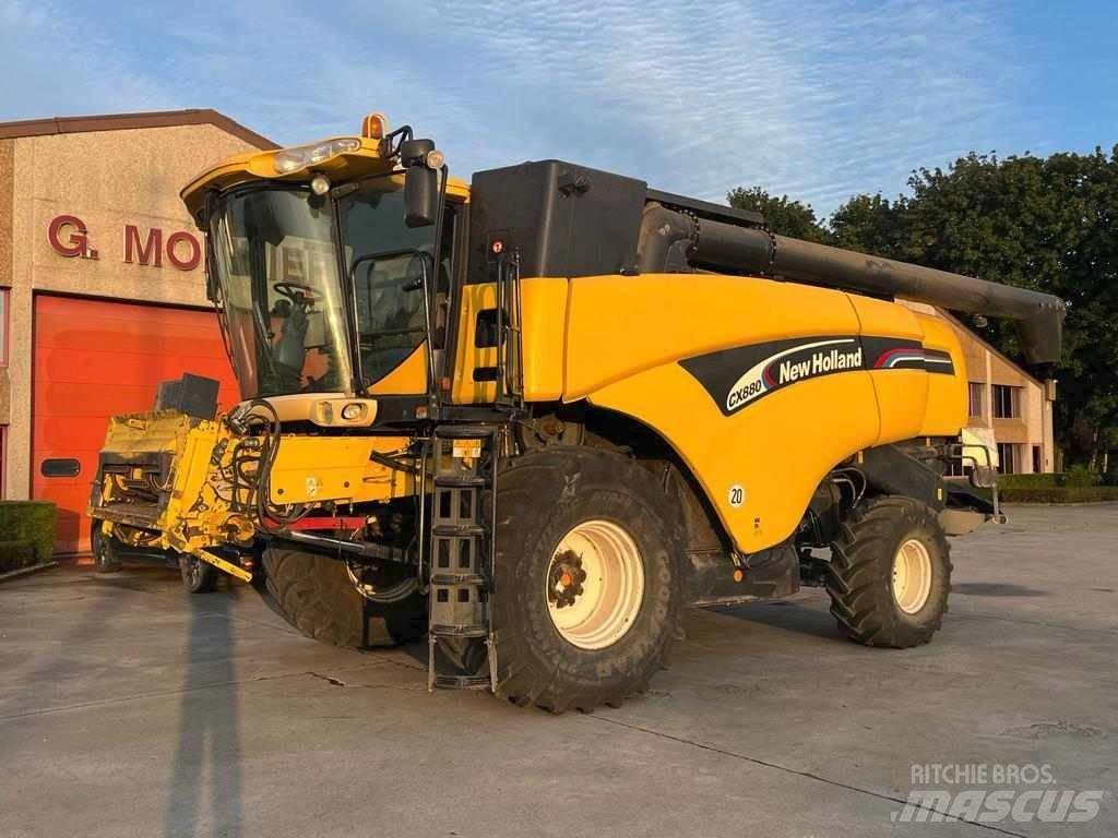 New Holland CX 880 Combine harvesters