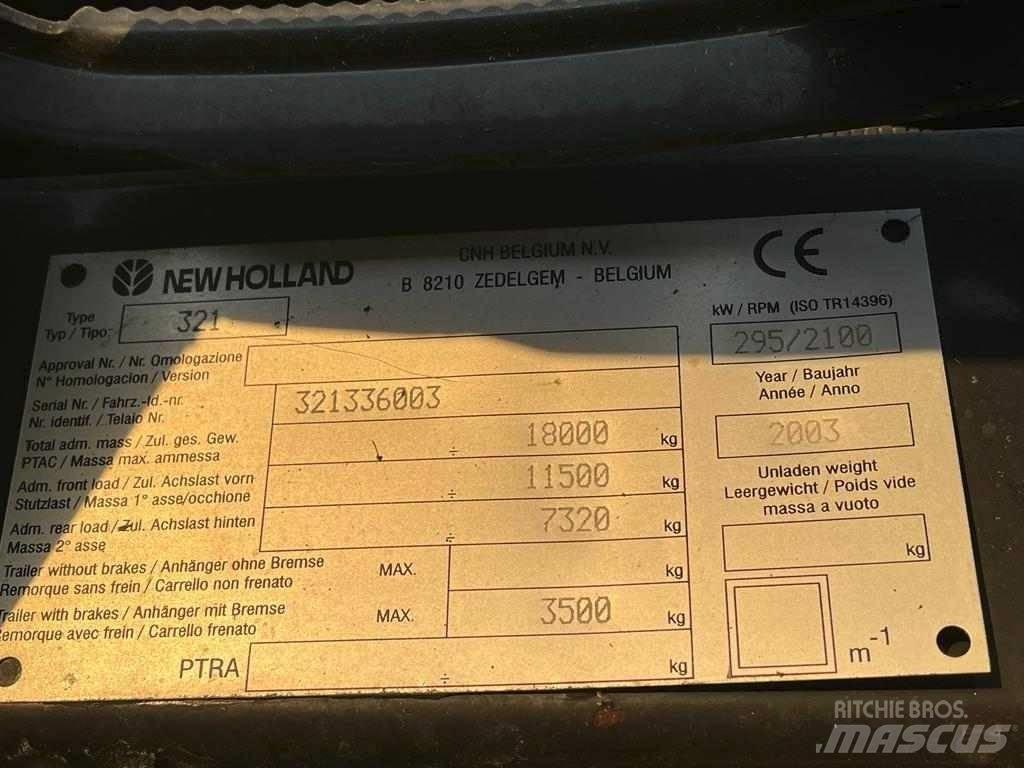 New Holland CX 880 Combine harvesters