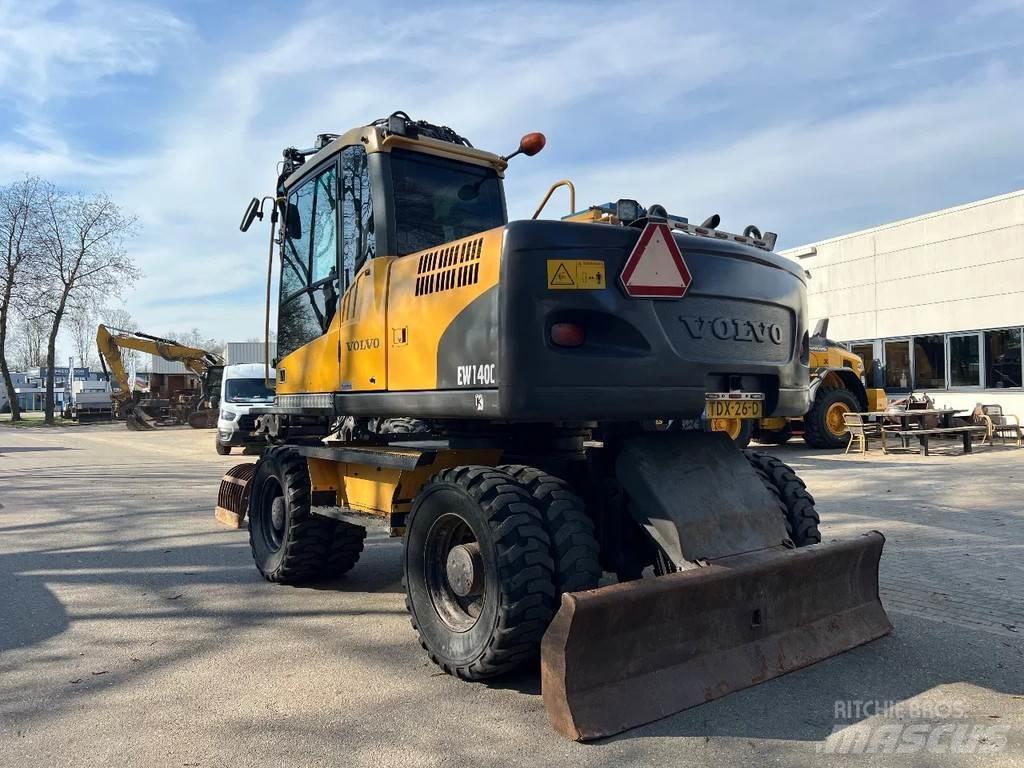 Volvo 140C Wheeled excavators