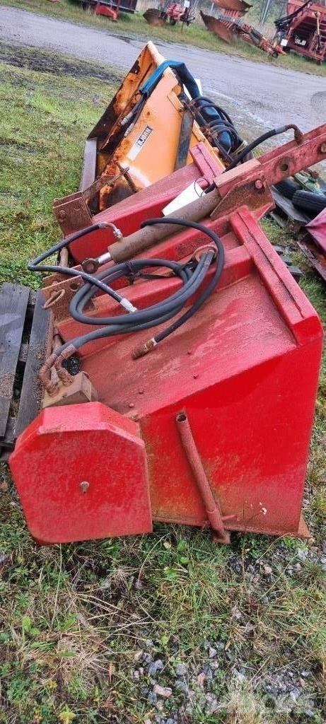  Dunn 900 Sand and salt spreaders