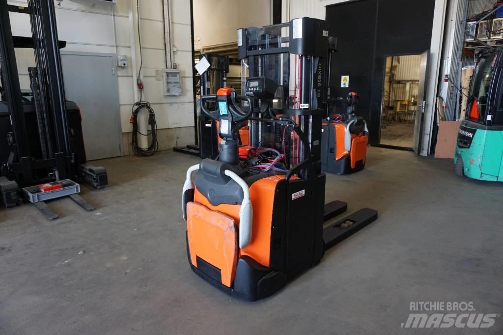 Toyota SPE200L Pedestrian stacker
