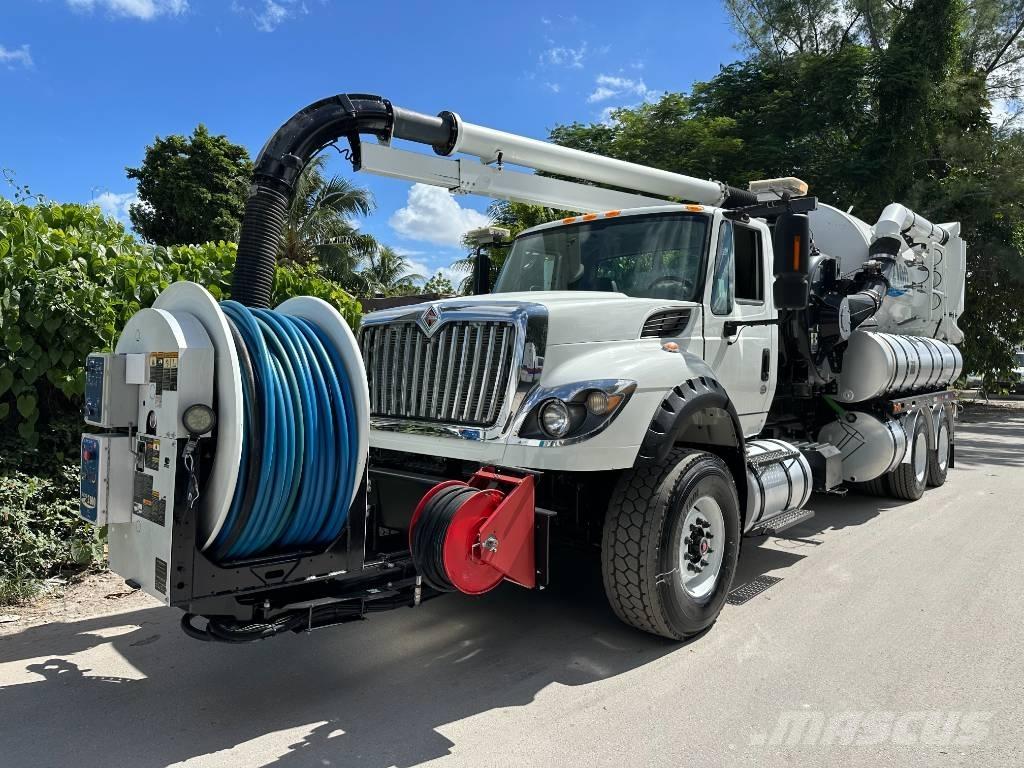 International 7600 Commercial vehicle