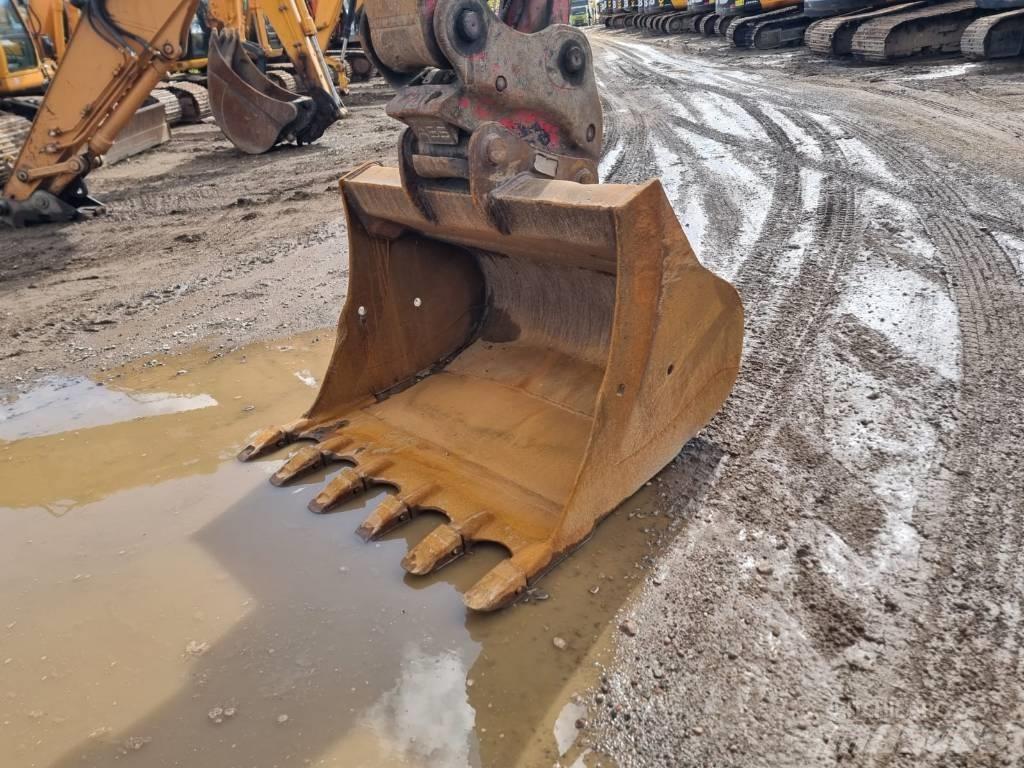 JCB JS220 LC T4 Crawler excavators