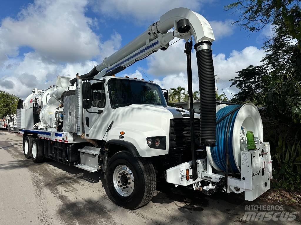 Freightliner 114 SD Commercial vehicle