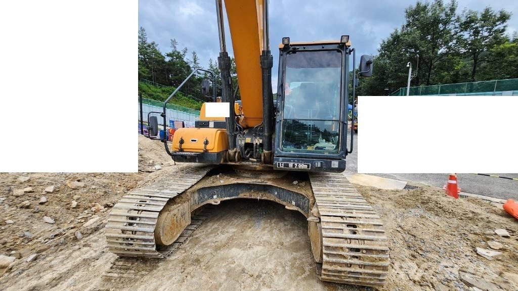Hyundai HX 220 Crawler excavators