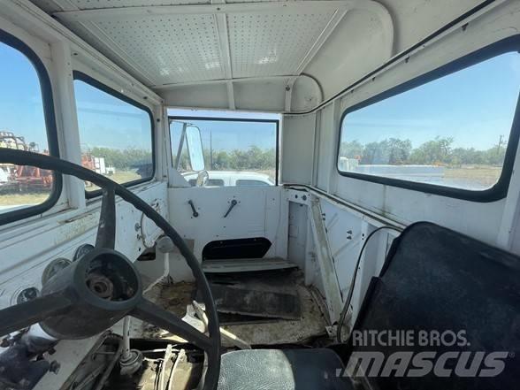 Diamond T M13 Chassis Cab trucks