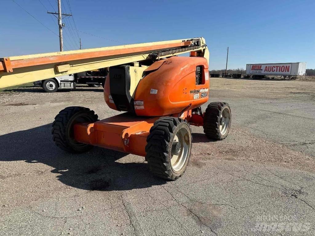 JLG 600A Articulated boom lifts