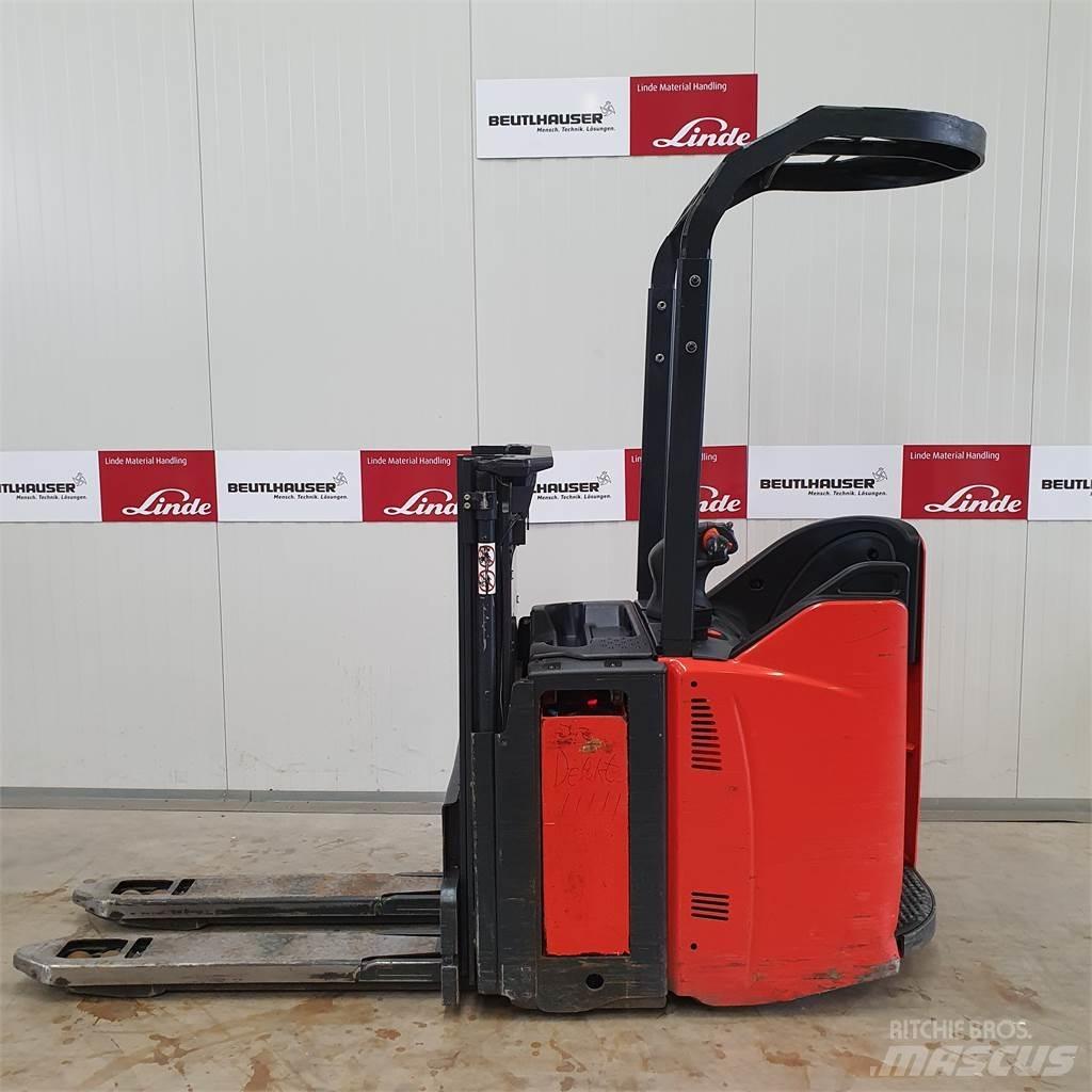Linde D12SP Pedestrian stacker