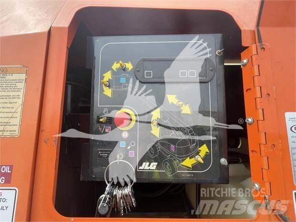 JLG 800S Telescopic boom lifts
