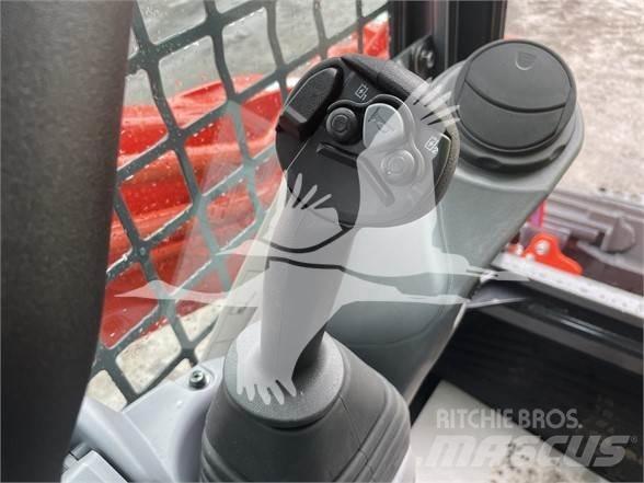 Kubota SVL75 Skid steer loaders