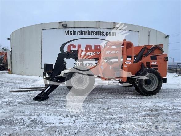 SkyTrak 10054 Telescopic handlers