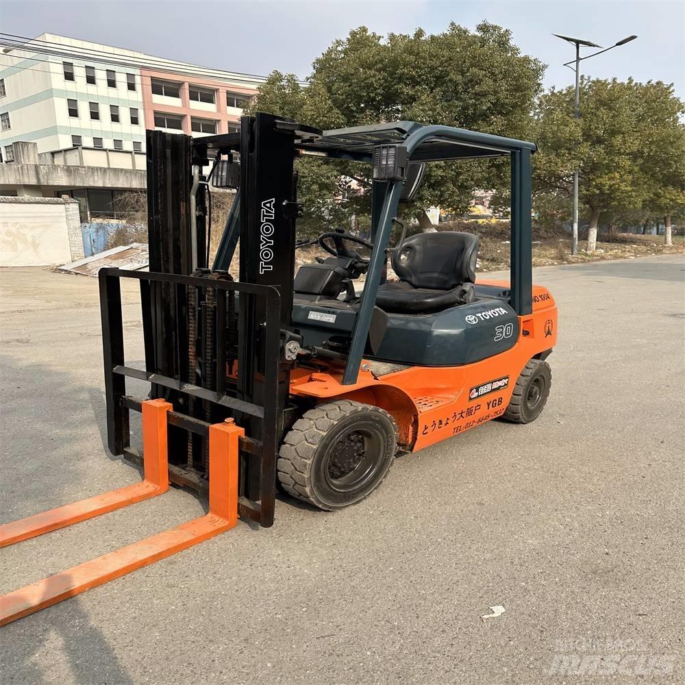 Toyota 02-7 FD F 30 Diesel trucks