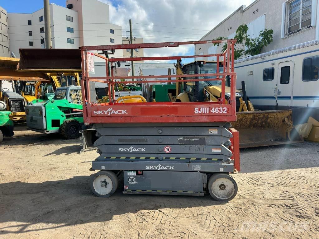 JLG 32 Lift Scissor lifts