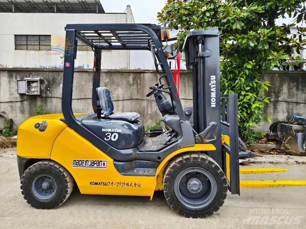 Komatsu FD 30 T-17 Diesel trucks