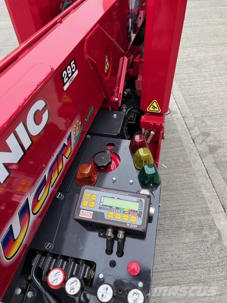 Unic URW 295 Mini cranes
