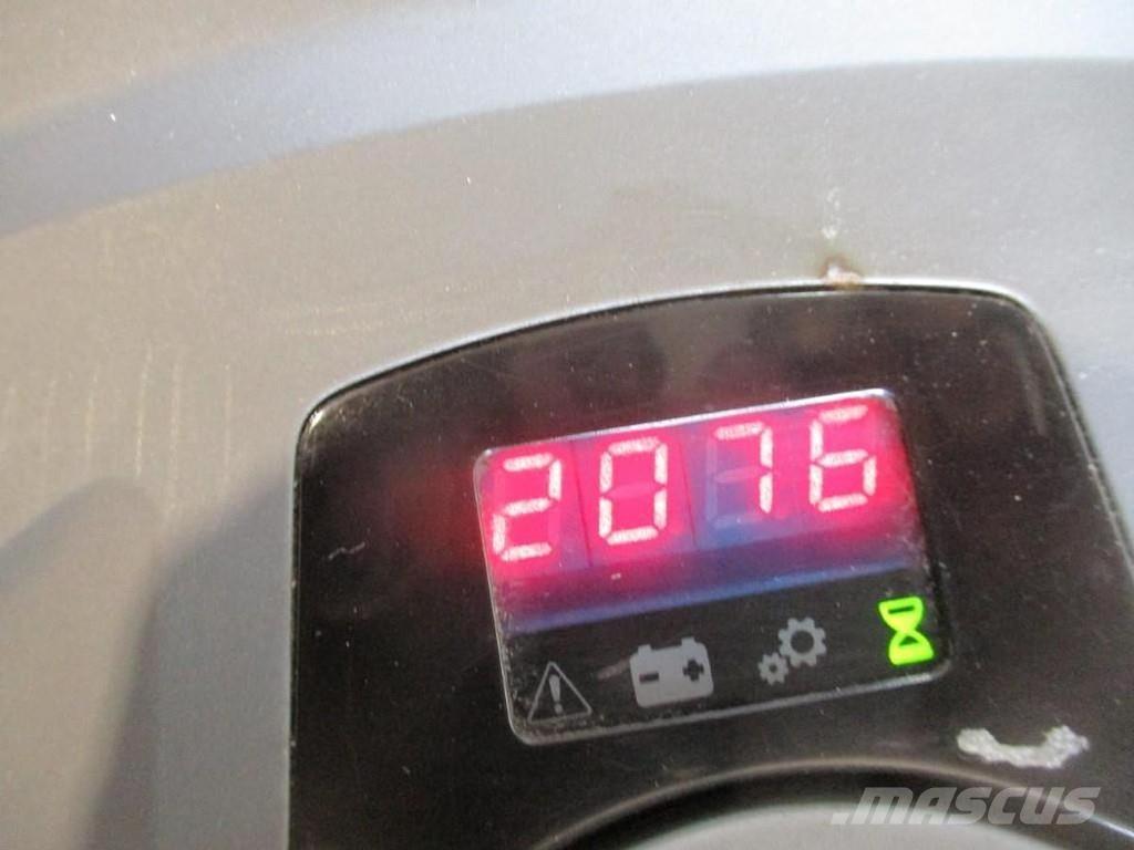 Toyota LPE200 Low lift with platform