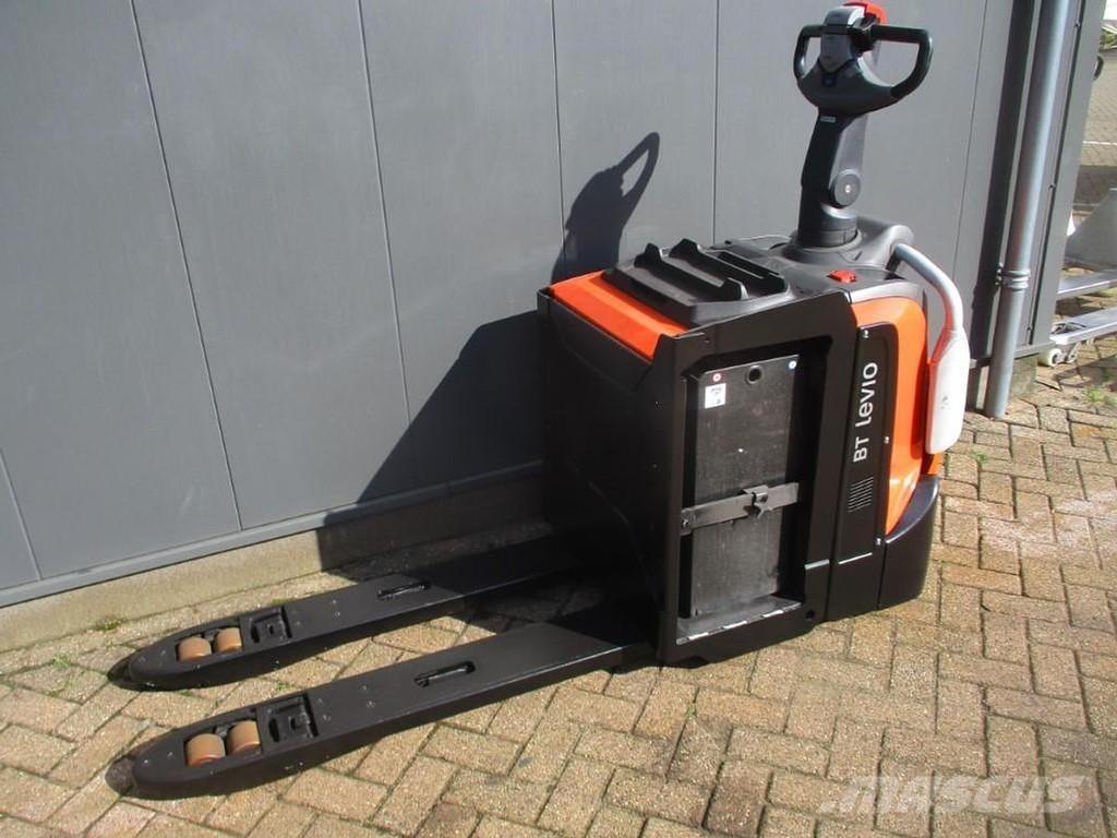 Toyota LPE200 Low lift with platform