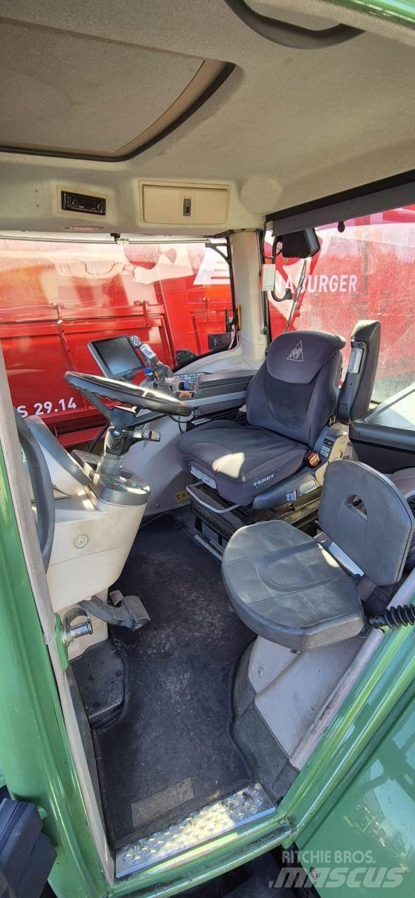 Fendt 828 Vario Tractors