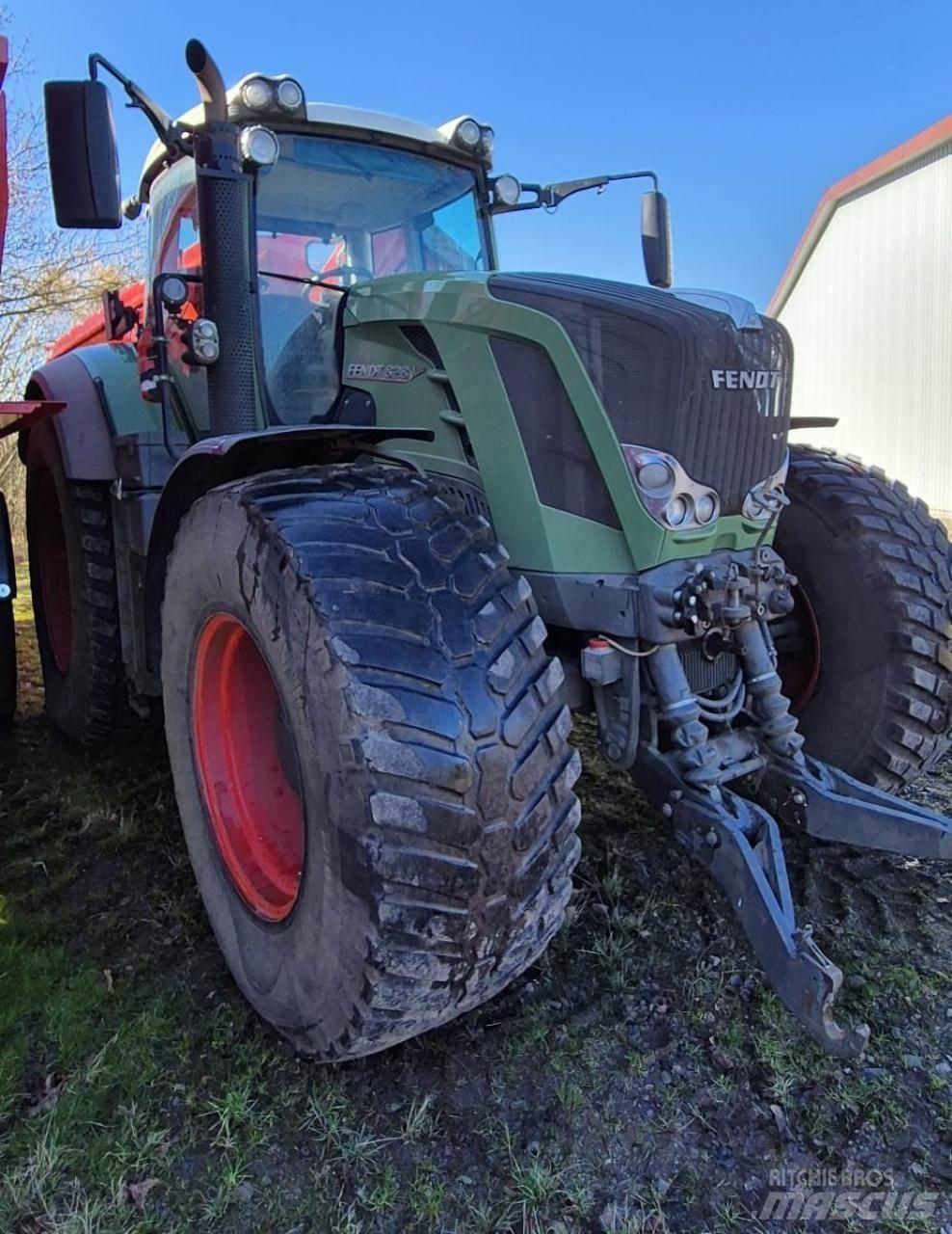 Fendt 828 Vario Tractors
