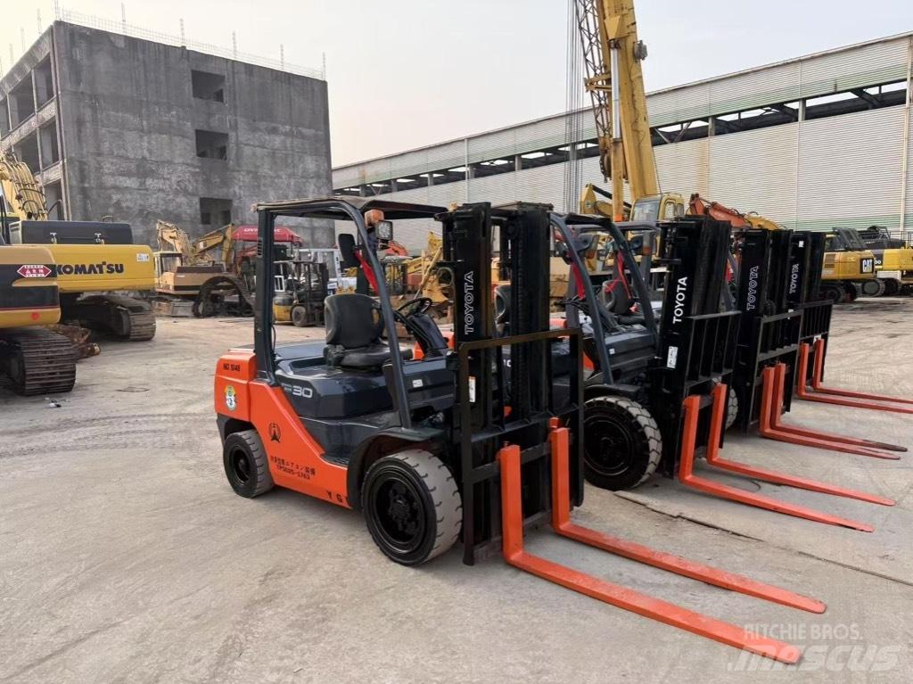 Toyota 8 FD 30 Diesel trucks