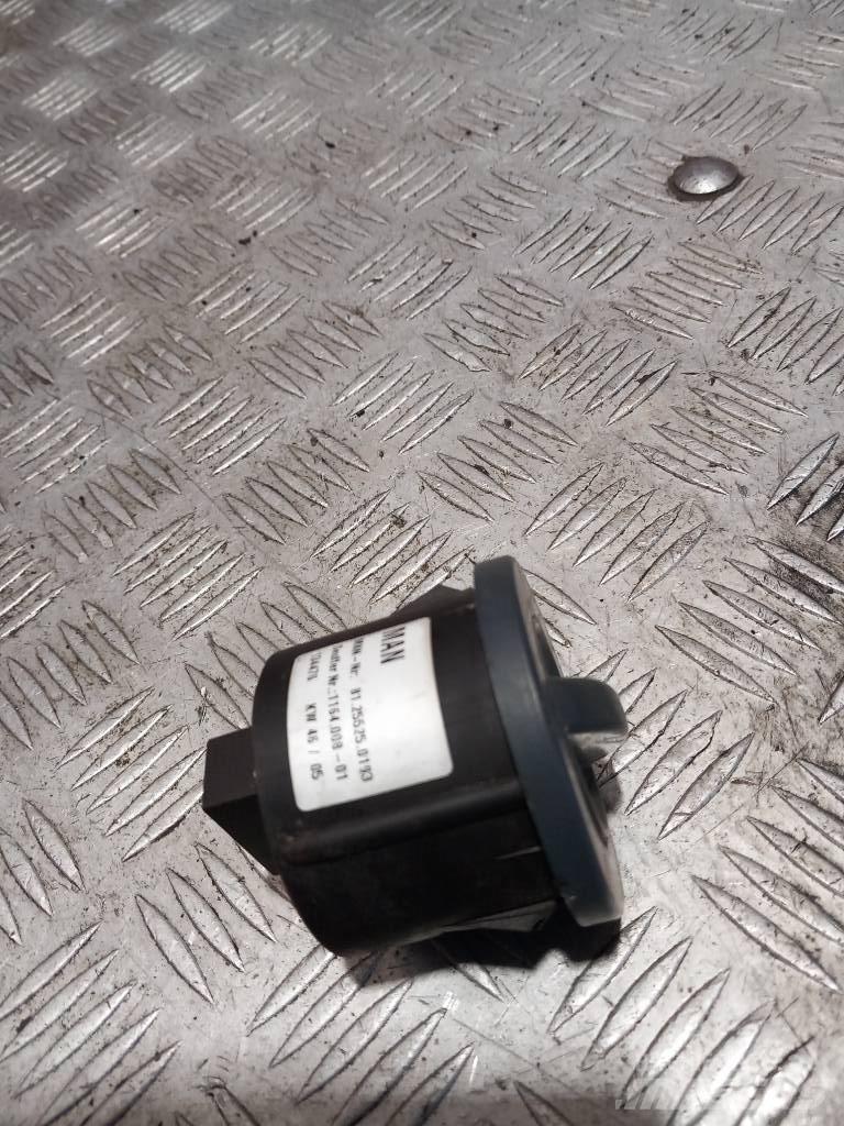 MAN TGM  81255250193 Cabins and interior