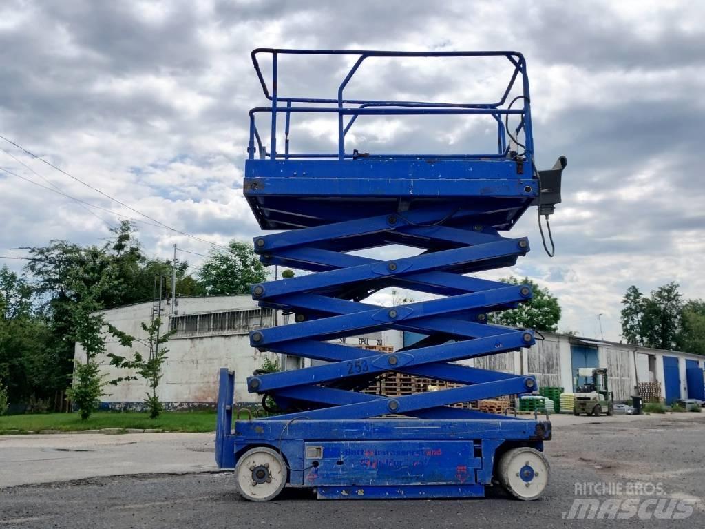 UpRight X32 Scissor lifts