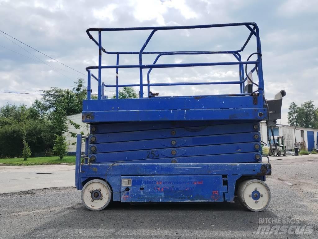 UpRight X32 Scissor lifts