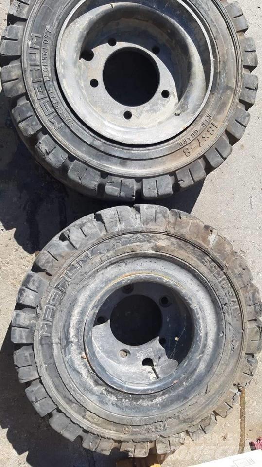 Bobcat 2000 Tyres, wheels and rims
