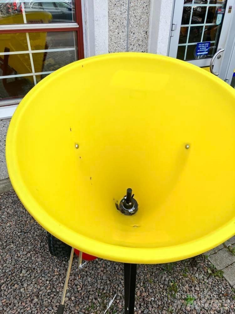  Cosmo PTP s300 Sand and salt spreaders