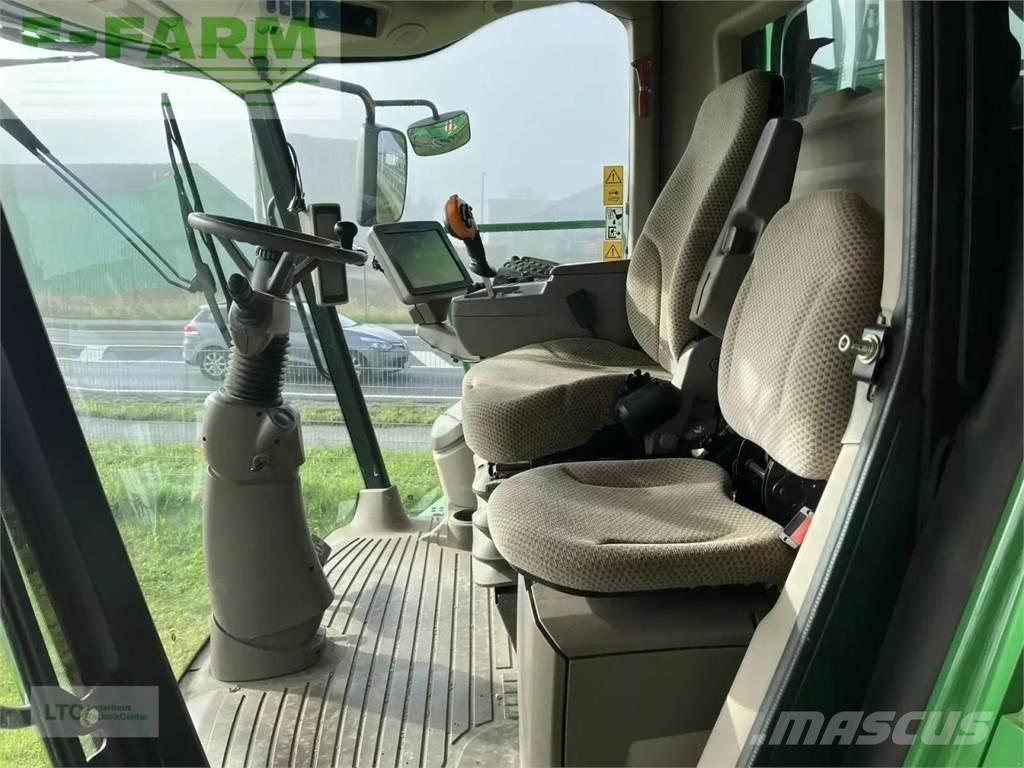 John Deere t670 Combine harvesters