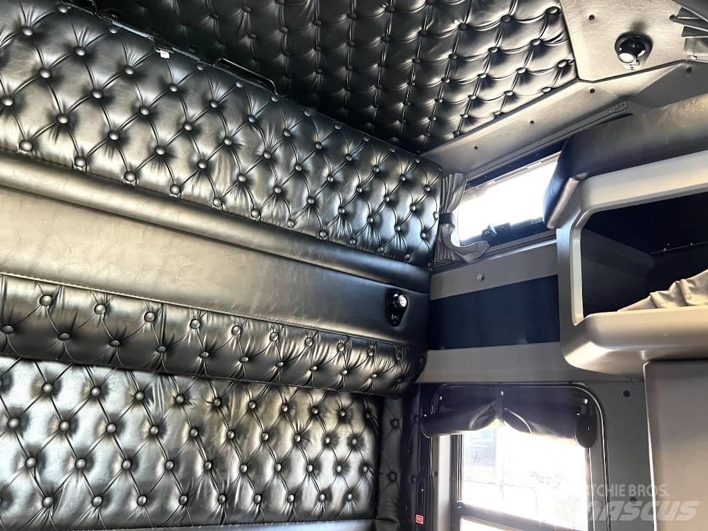 Kenworth W 900 Prime Movers