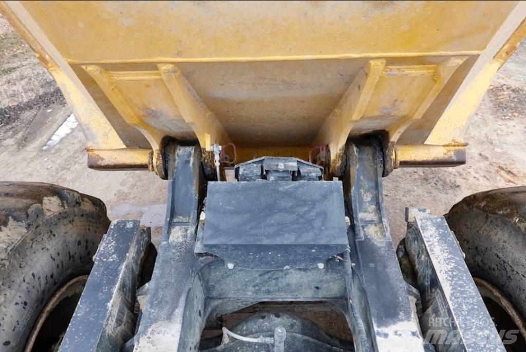 Komatsu HM300-5 Articulated Haulers