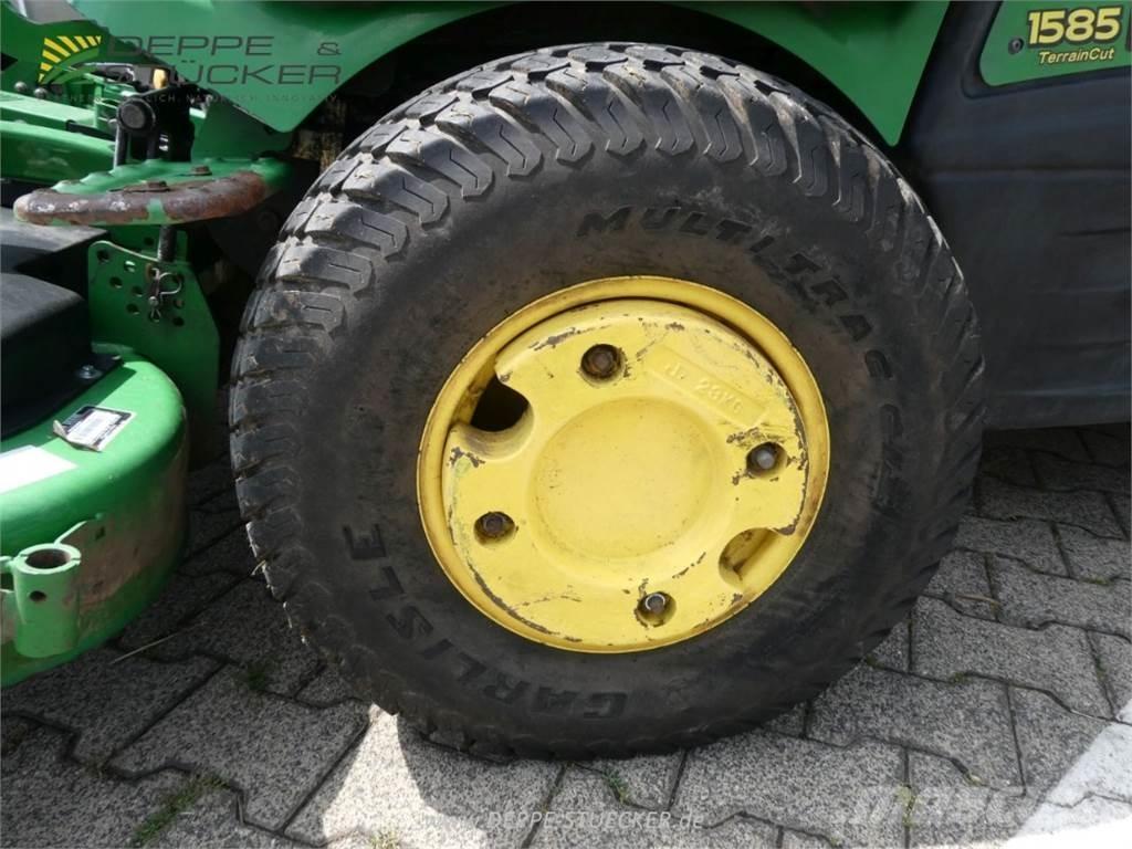 John Deere 1585 Farm machinery