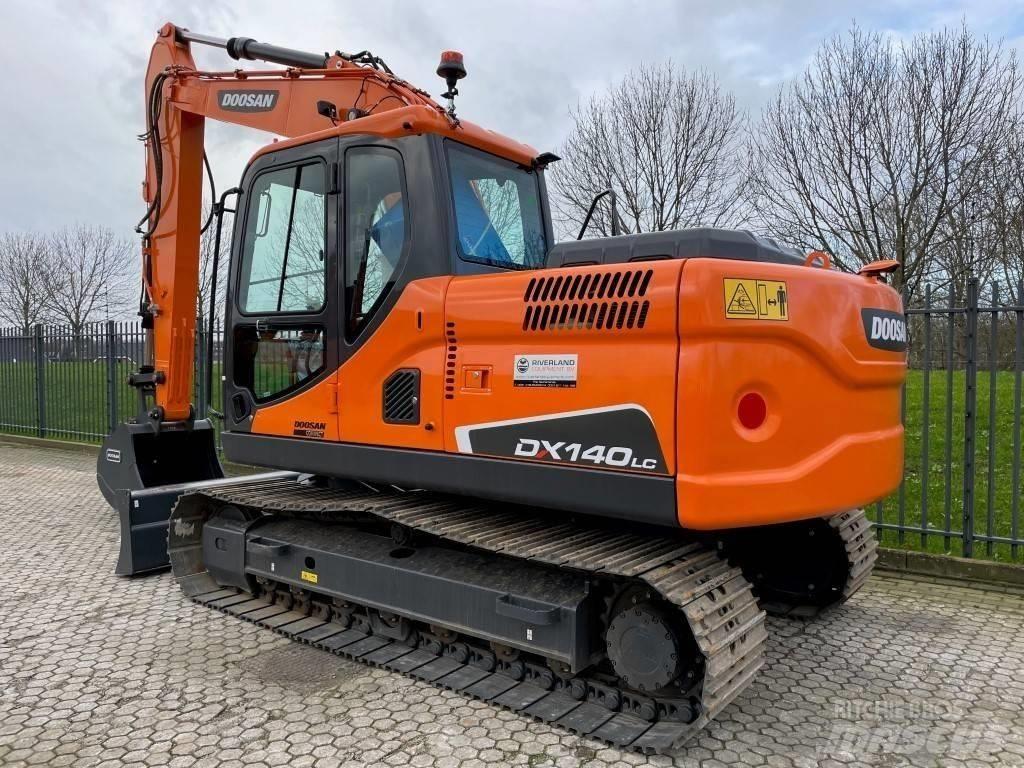 Doosan dx140w Wheeled excavators