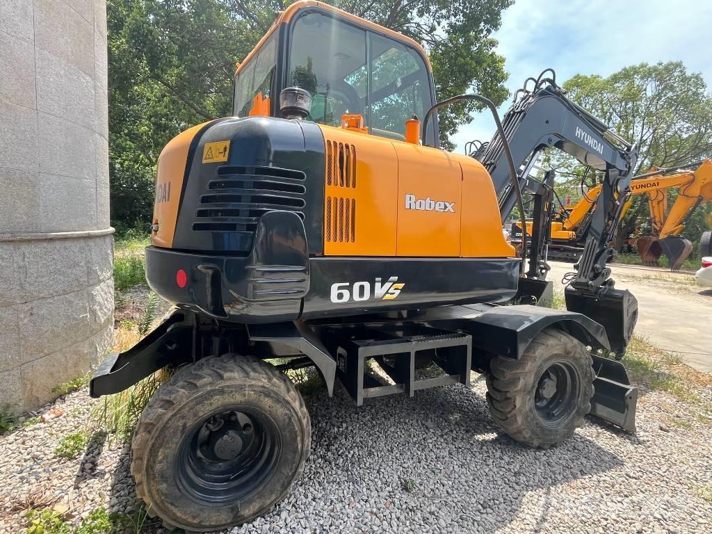 Hyundai Robex 60 VS Mini excavators < 7t (Mini diggers)