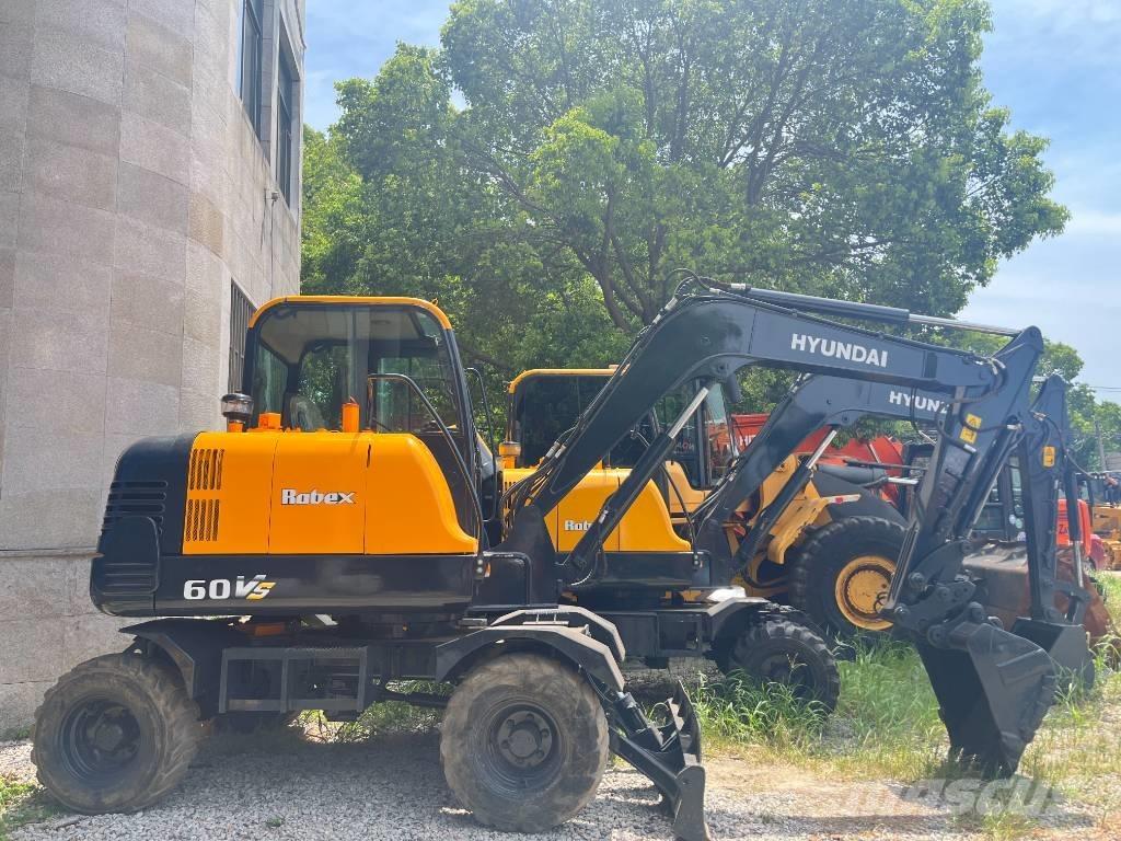 Hyundai Robex 60 VS Mini excavators < 7t (Mini diggers)