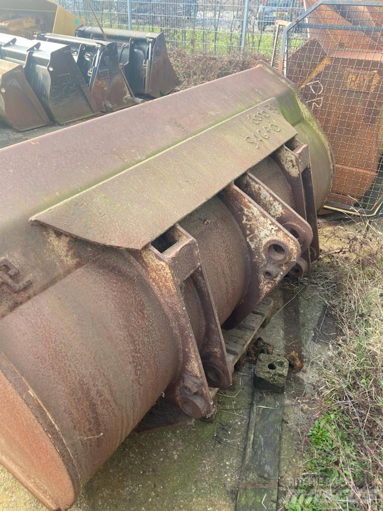 CAT 953 Buckets
