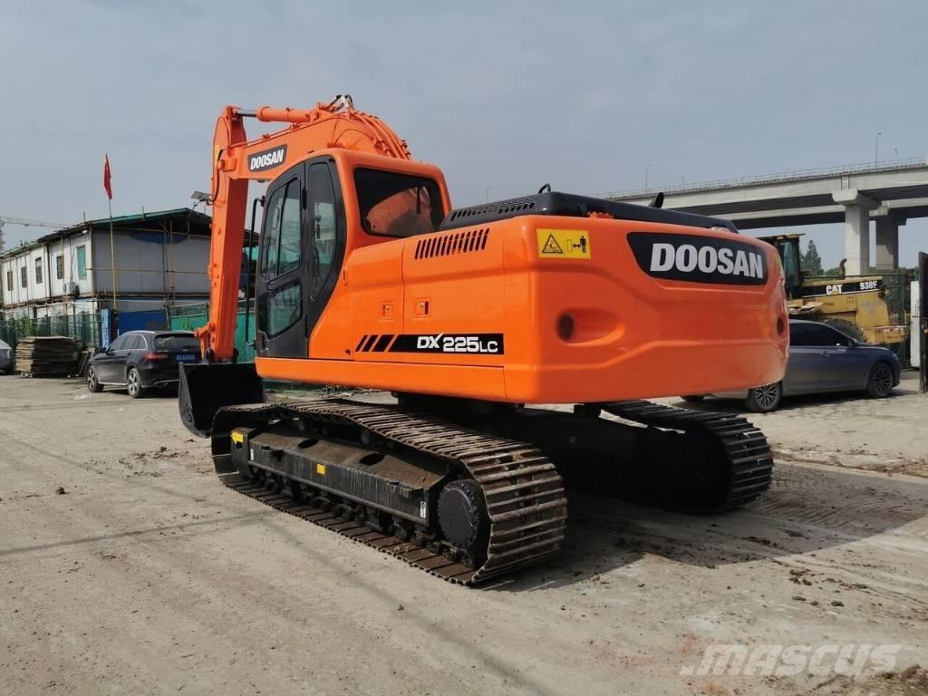 Doosan DX 225 LC Crawler excavators