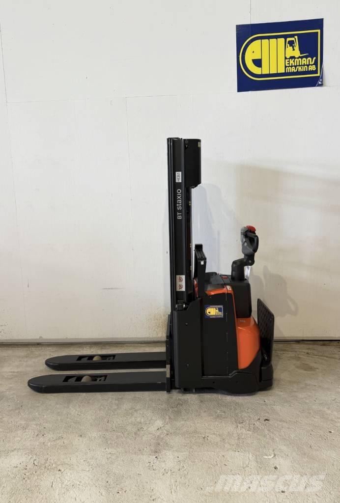 BT truck SWE 140L Pedestrian stacker